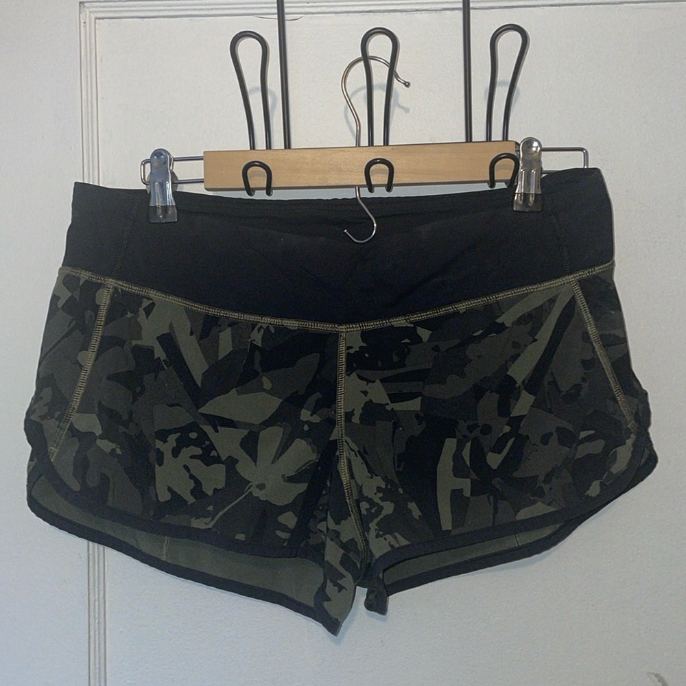 Lululemon Speed Short 2.5” inseam Pop Cut Fatigue Green Camo activewear shorts